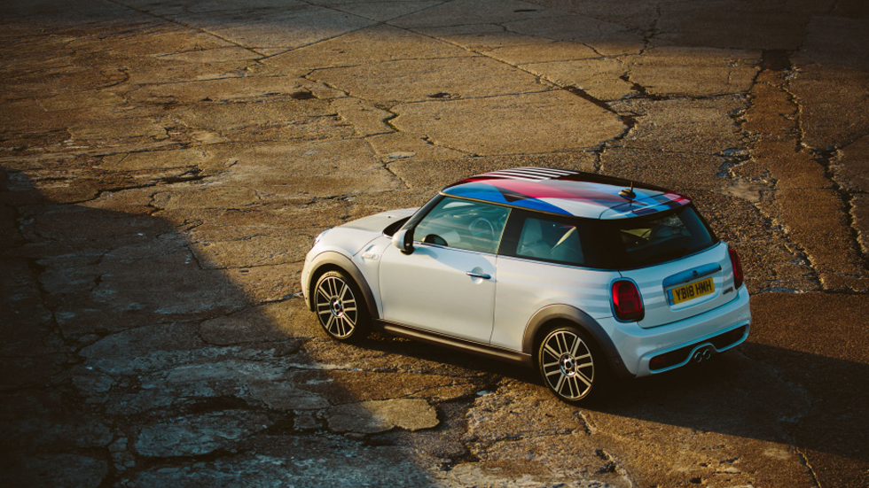 MINI lanza edición especial del Cooper de la boda real - mini-cooper-royal-wedding-9