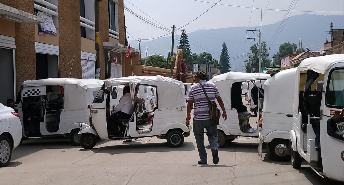 Aseguran 35 mototaxis irregulares en Oaxaca