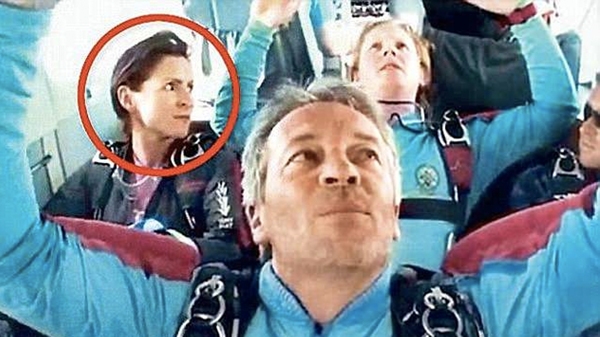 Culpable hombre acusado de intentar asesinar a su esposa para cobrar seguro - mujer-paracaidas