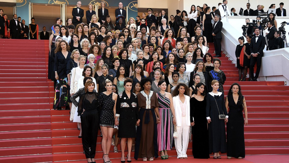 Desfilan en Cannes por igualdad entre hombres y mujeres en el cine