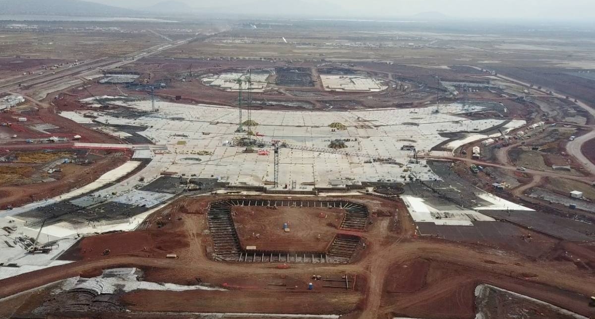 AMLO solicitará suspensión de licitaciones del NAIM de ganar elección