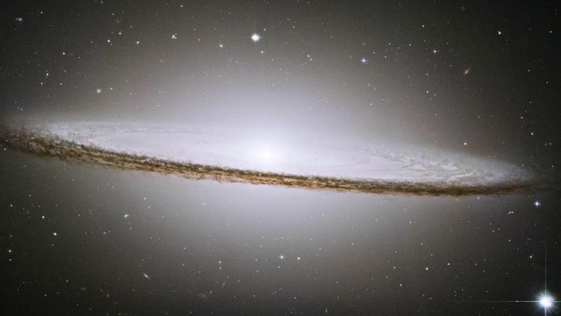 NASA revela imagen de galaxia sombrero