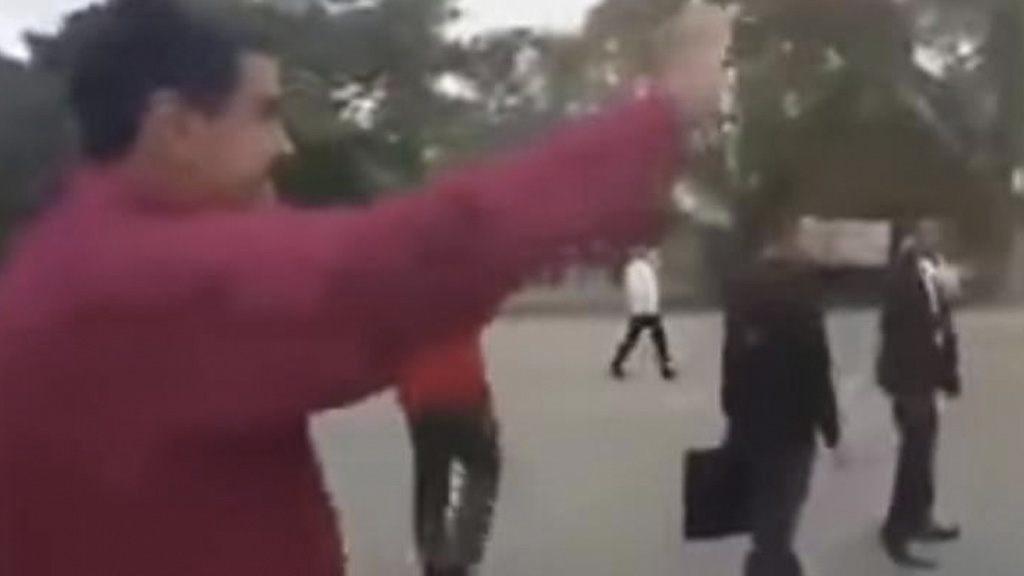 #Video Maduro saluda a escenario vacío en Venezuela