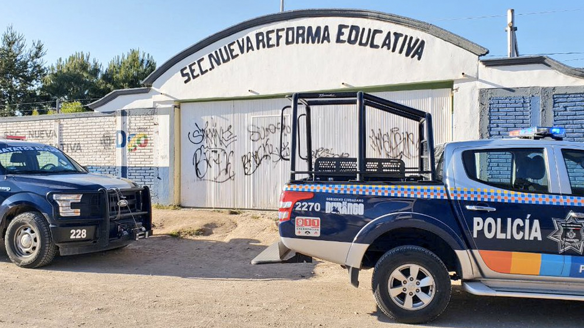 Estudiante apuñala a compañero durante honores a la bandera en Durango