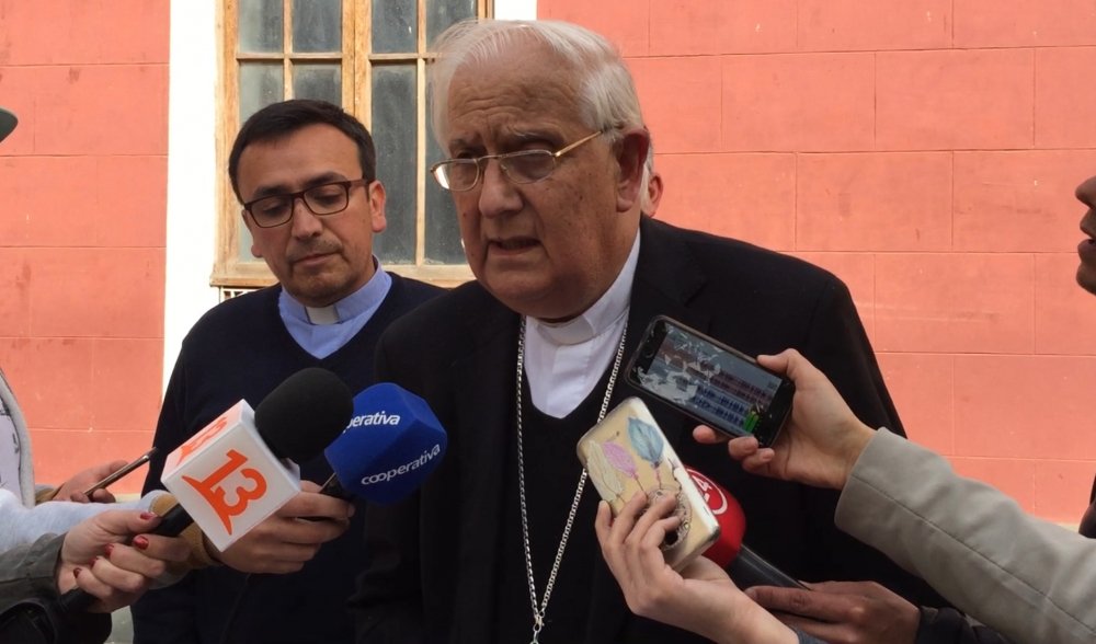Obispo de Chile pide perdón por no investigar denuncias de abuso sexual - obispo-goic