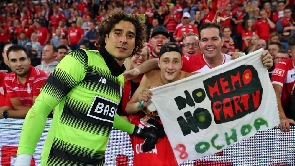 Eligen a Memo Ochoa como el mejor jugador del Standard de Lieja