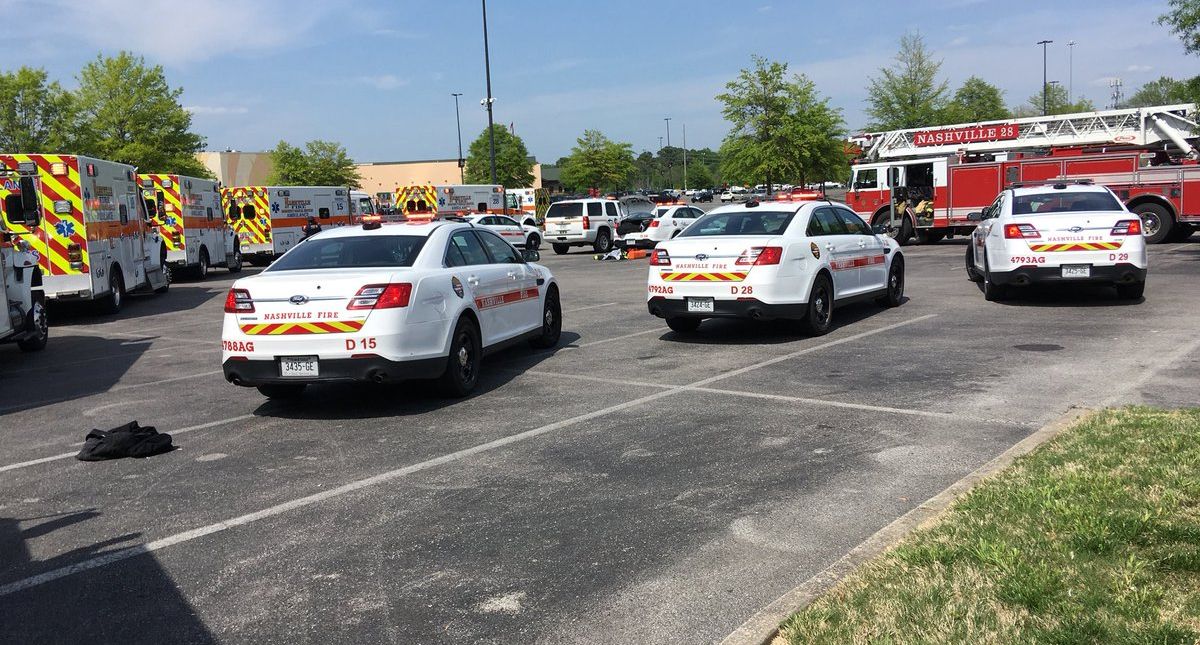 Tiroteo en plaza comercial de Nashville deja un muerto