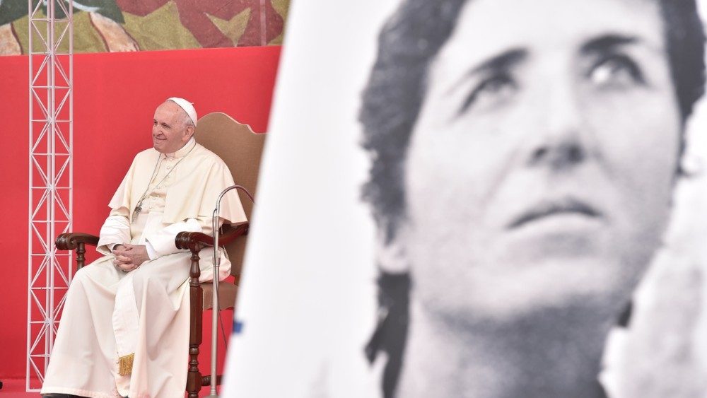 Viajan a Roma más de dos mil mexicanos para encuentro con el papa - papa-roma2