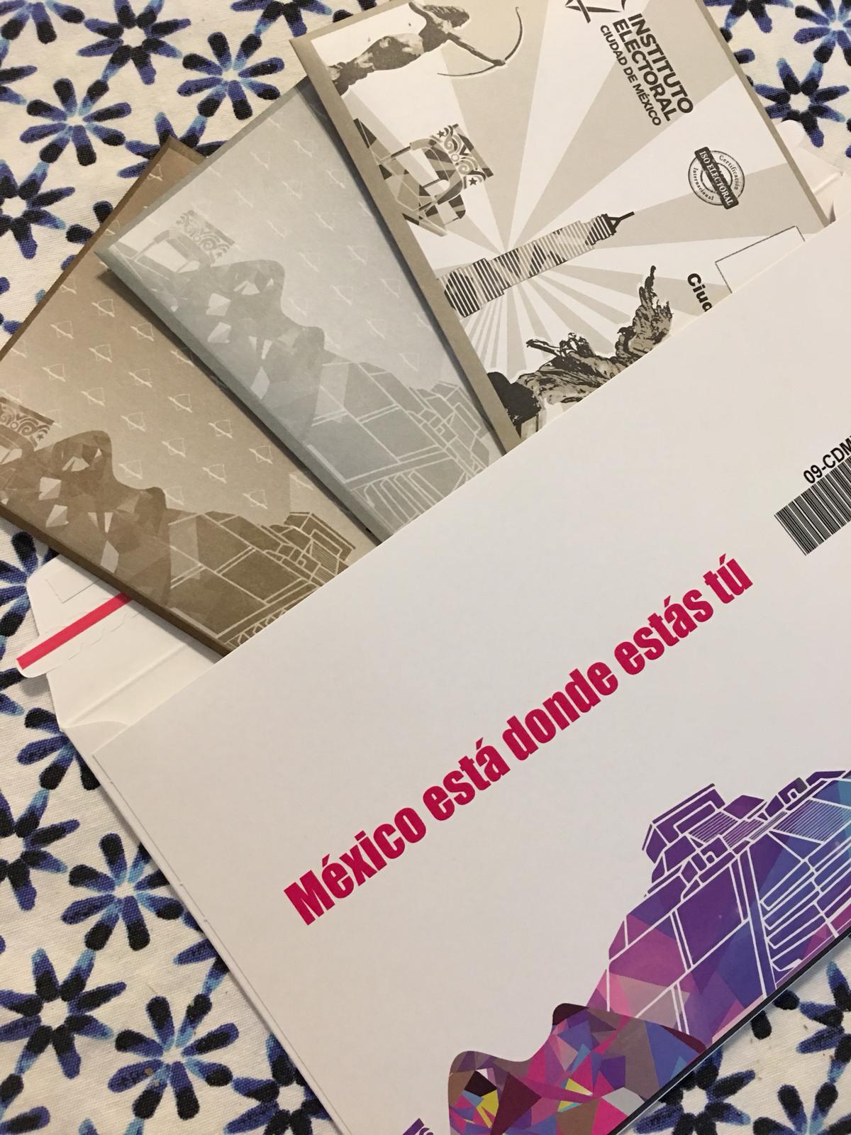 Mexicanos en el extranjero comienzan a recibir paquetes para votar - paquete-ine-extranjero-3