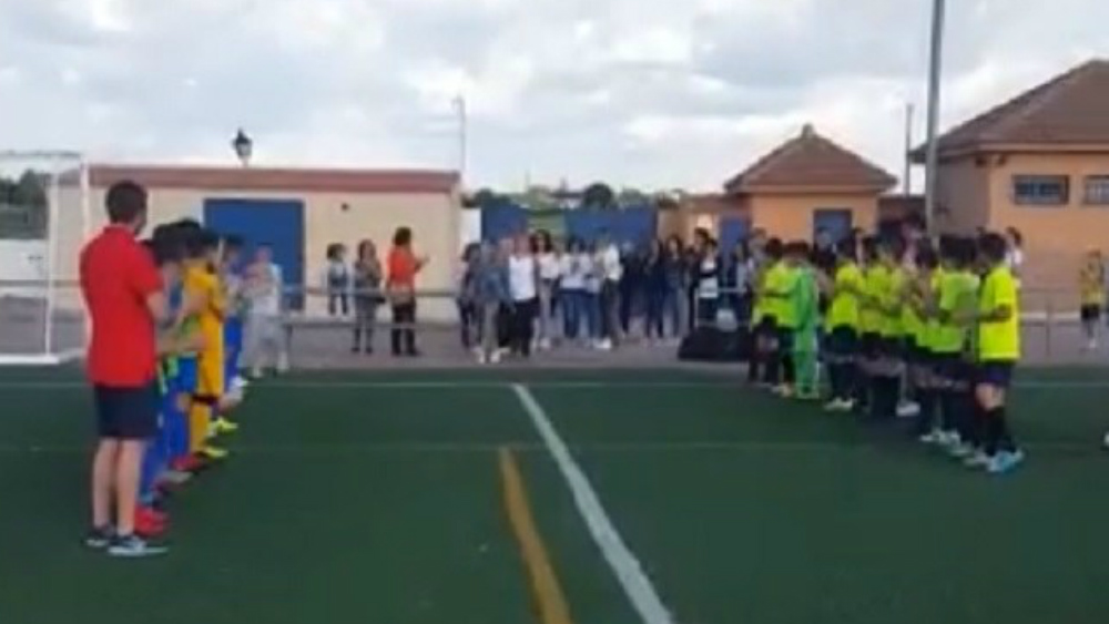 #Viral En España hacen el pasillo por el Día de las Madres