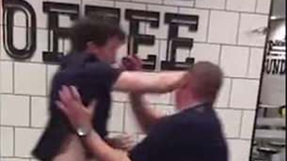 #Video Pelea entre turistas estadounidenses en McDonald’s de China