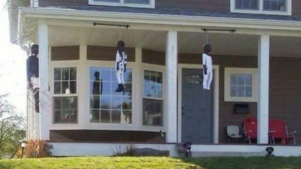 Mexicano ofrece disculpas en EE.UU. por colgar piñatas negras