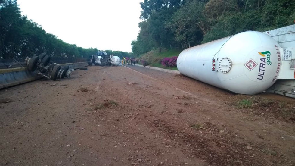 Abren carriles en contraflujo en la México-Cuernavaca