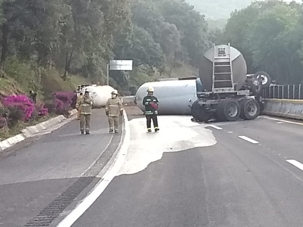 Abren carriles en contraflujo en la México-Cuernavaca - pipa-de-gas-2