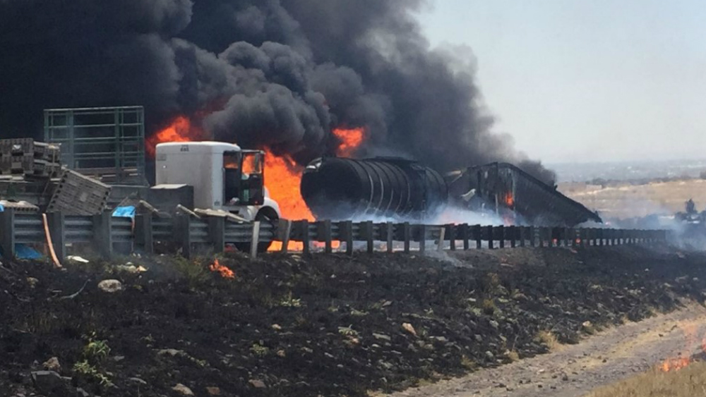 Se incendia pipa en Libramiento Noreste de Querétaro - pipa-explosion-queretaro