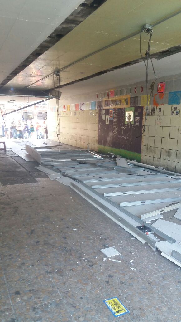 Caída de plafones deja cuatro heridos en Viaducto - plafones-viaducto1