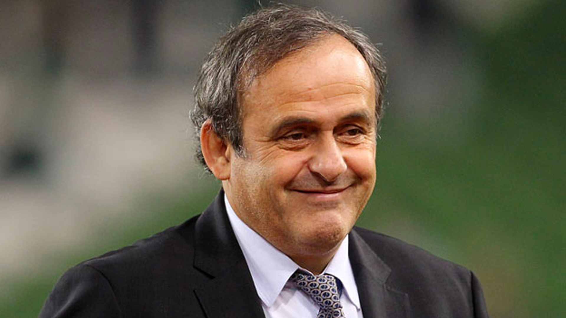 Justicia suiza exonera a Platini de cargos; buscará volver al futbol
