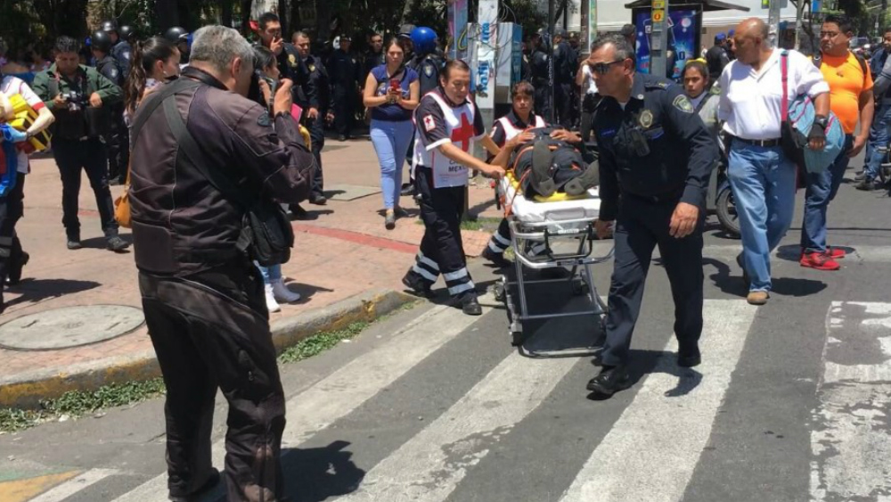 Hieren a policías tras intentar detener riña entre estudiantes en la CDMX