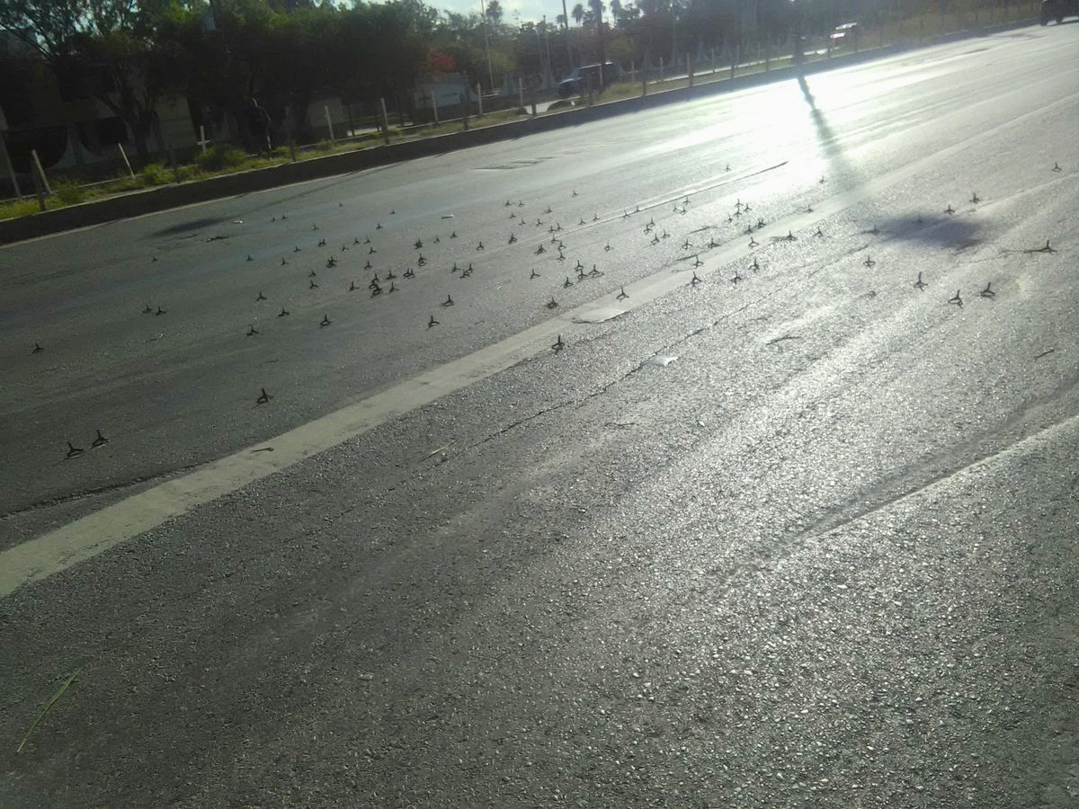 Reynosa amanece con bloqueos y enfrentamientos - ponchallantas