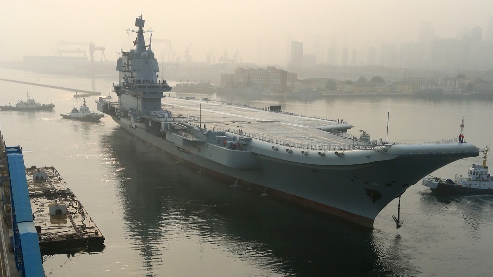 Inician pruebas del primer portaaviones de China