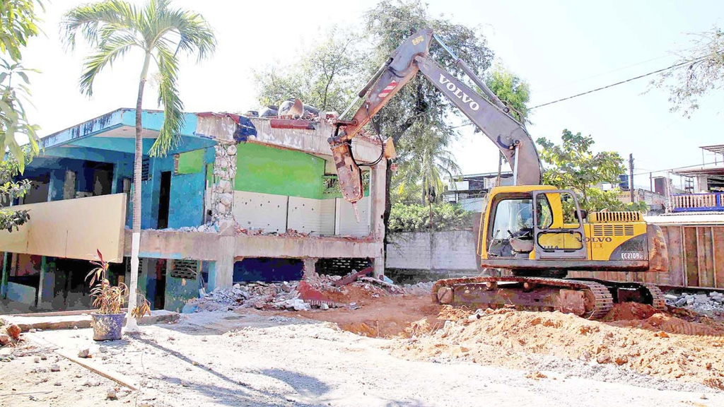 Alumnos afectados por sismo podrían perder ciclo escolar en Acapulco