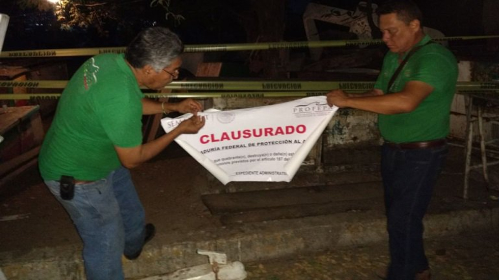 Clausuran playa Manzanillo por contaminación