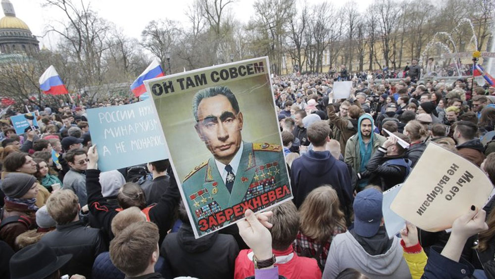 Protestas contra Putin dejan al menos 350 detenidos en Rusia