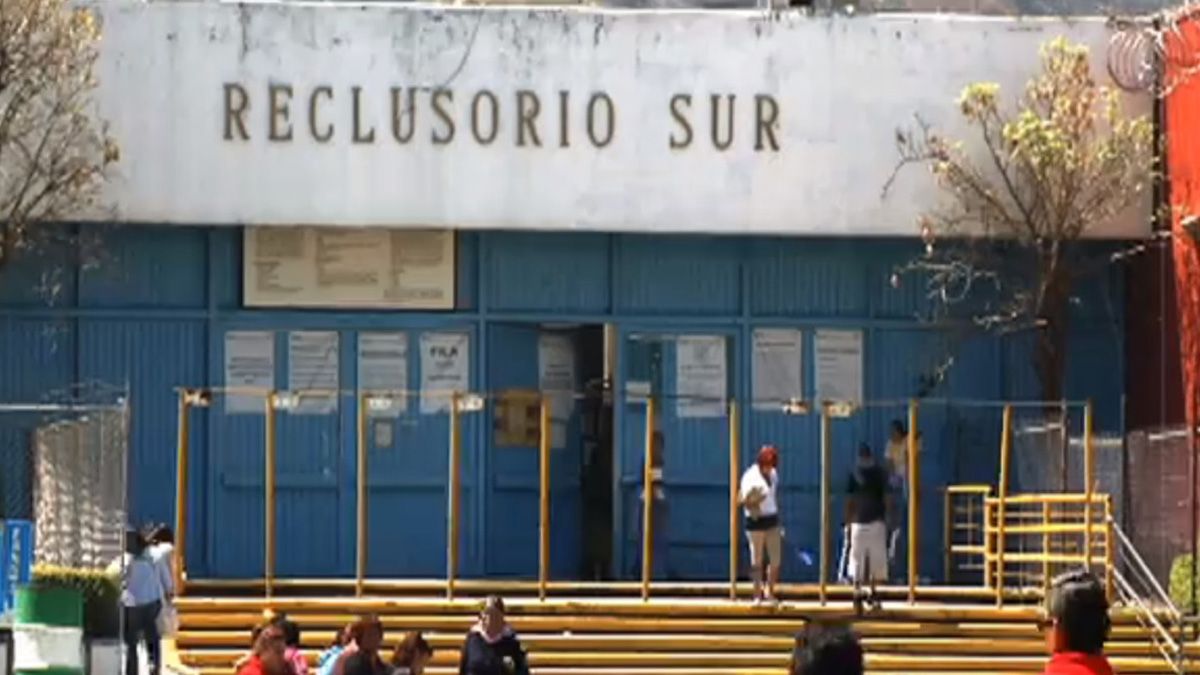 Abandonan cuerpo frente al Reclusorio Sur