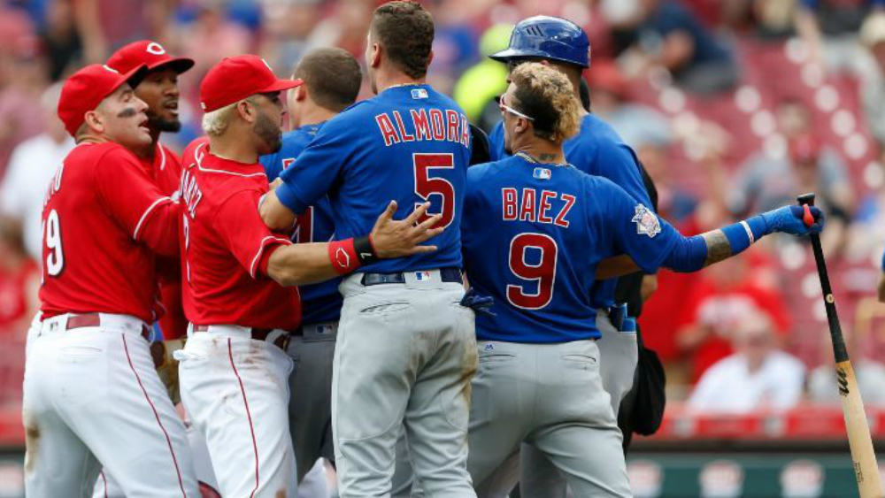 Conato de bronca entre Reds y Cubs