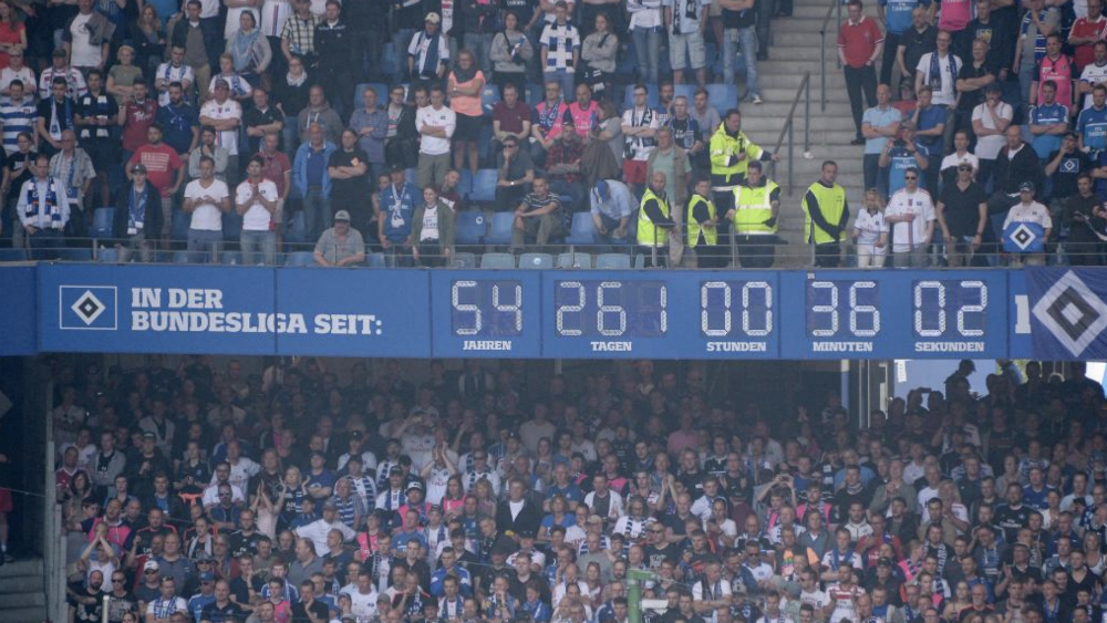 Entre disturbios, Hamburgo consuma primer descenso en la historia - reloj-hamburgo