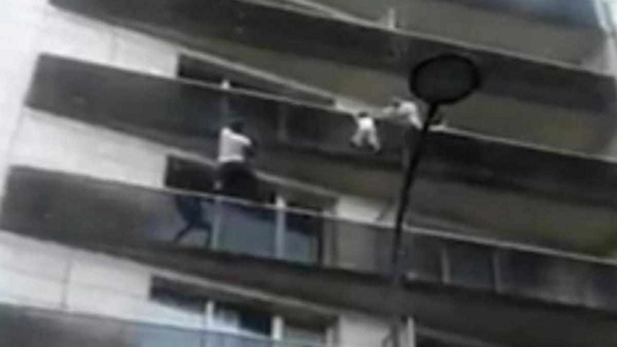 Padre jugaba Pokémon Go mientras rescataban a su hijo en París