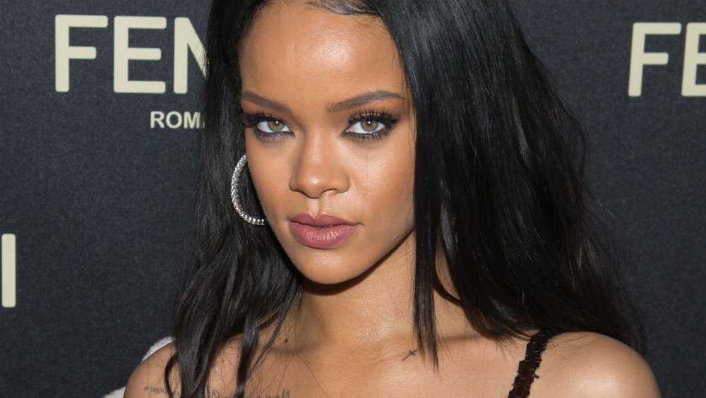 Arrestan a sujeto por entrar a residencia de Rihanna en Los Ángeles