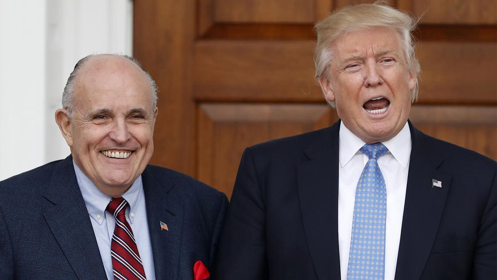 Trump sugiere que Giuliani se equivocó en declaración sobre actriz porno - rudolf-giuliani-y-donald-trump