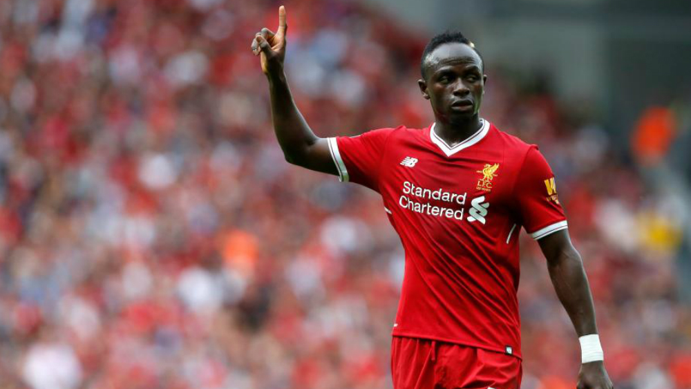 Sadio Mané envía 300 playeras del Liverpool a su pueblo natal en Senegal