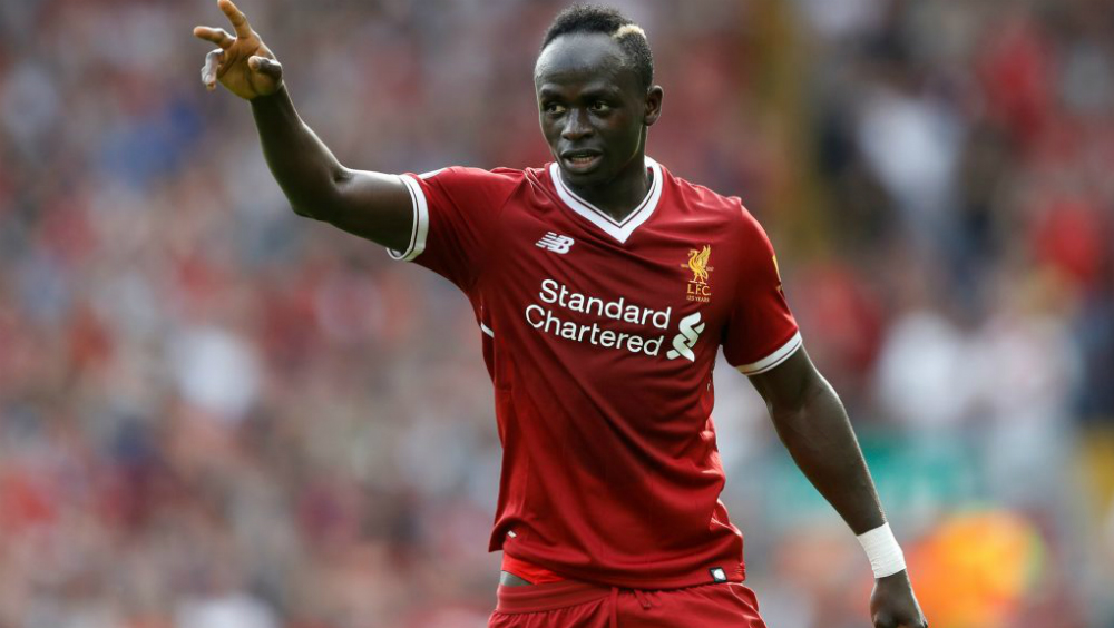 Sadio Mané envía 300 playeras del Liverpool a su pueblo natal en Senegal - sadio-mane2