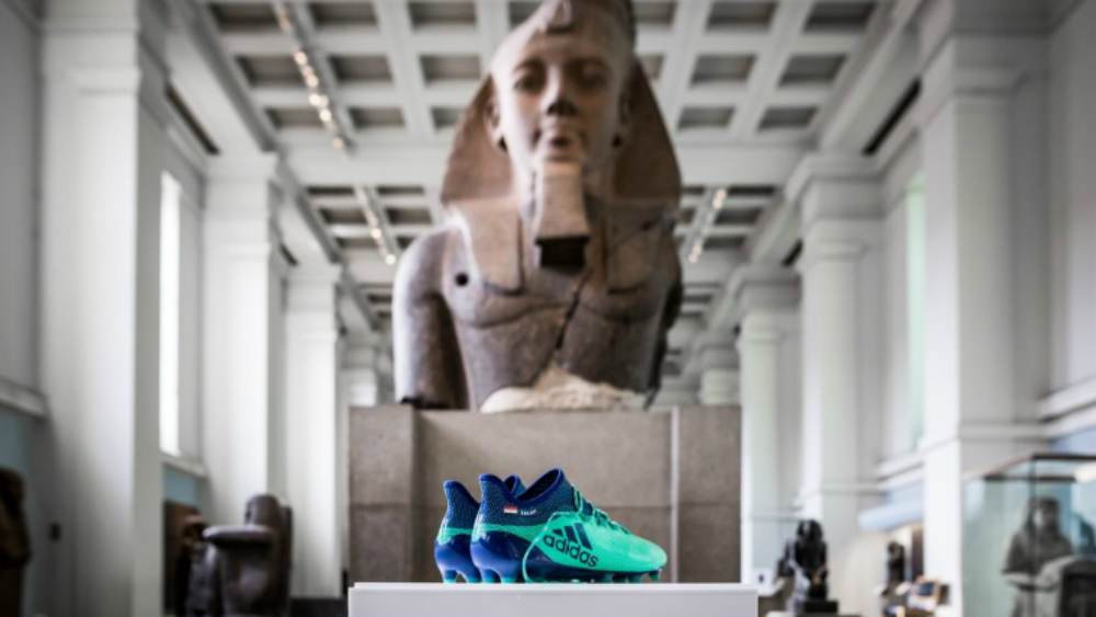 Museo Británico exhibe zapatos de Mohamed Salah