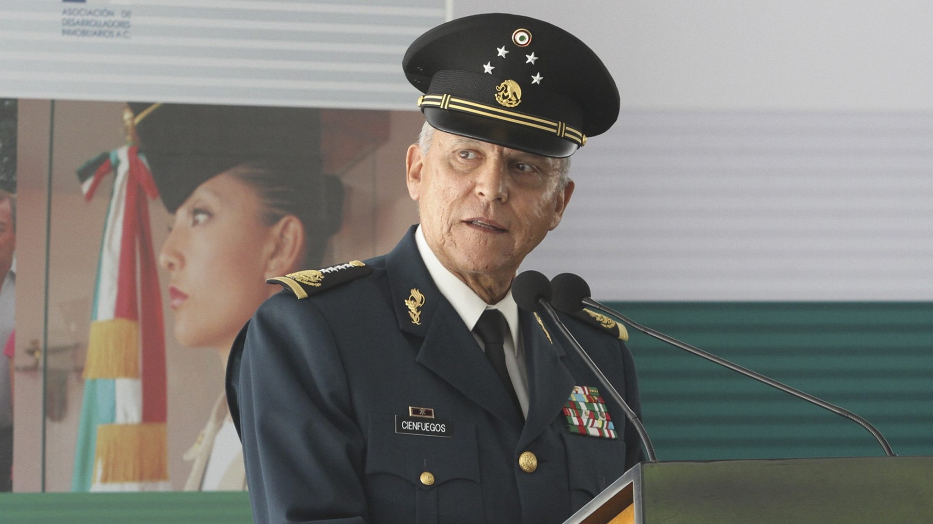 López Obrador se reúne con Salvador Cienfuegos