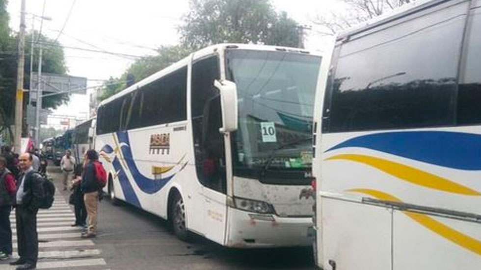 Manifestantes bloquean Eje 7 Sur y lateral de Reforma