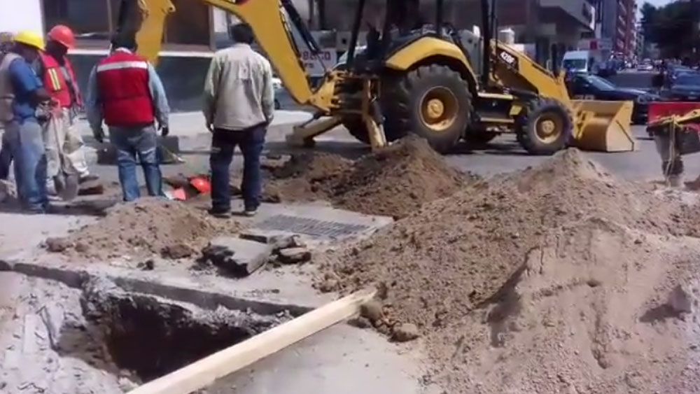 Se abre otro socavón en Humboldt y Reforma