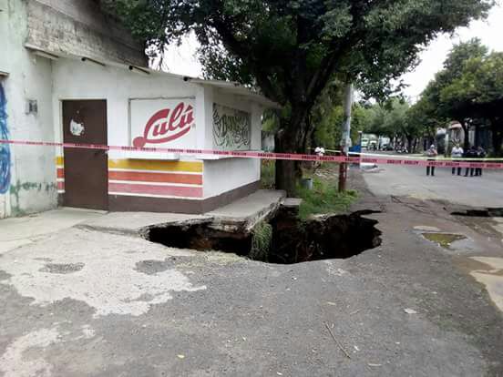 Se abre socavón de 10 metros de diámetro en Tláhuac - socavon-tlahuac-tecomitl-tetelco-5