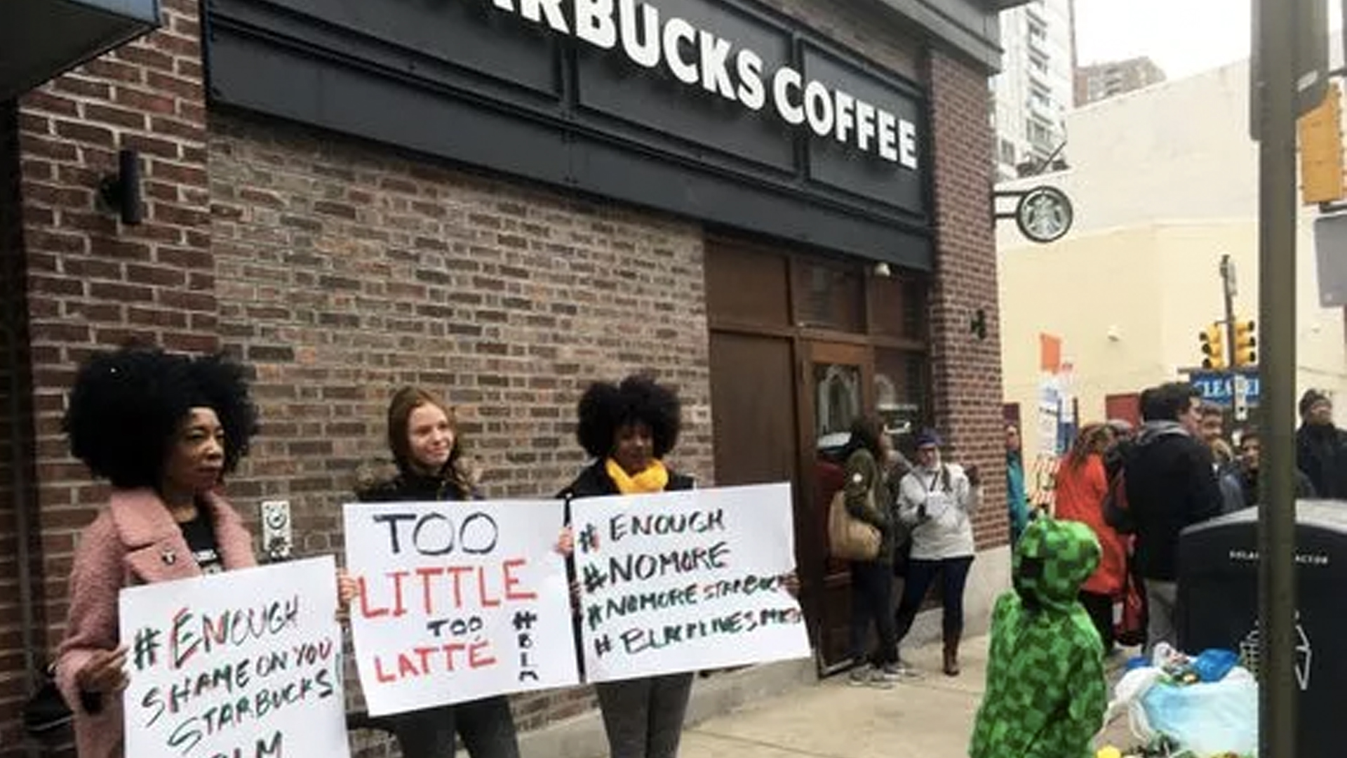 Starbucks cerrará en todo EE.UU. para ofrecer capacitación contra racismo a trabajadores