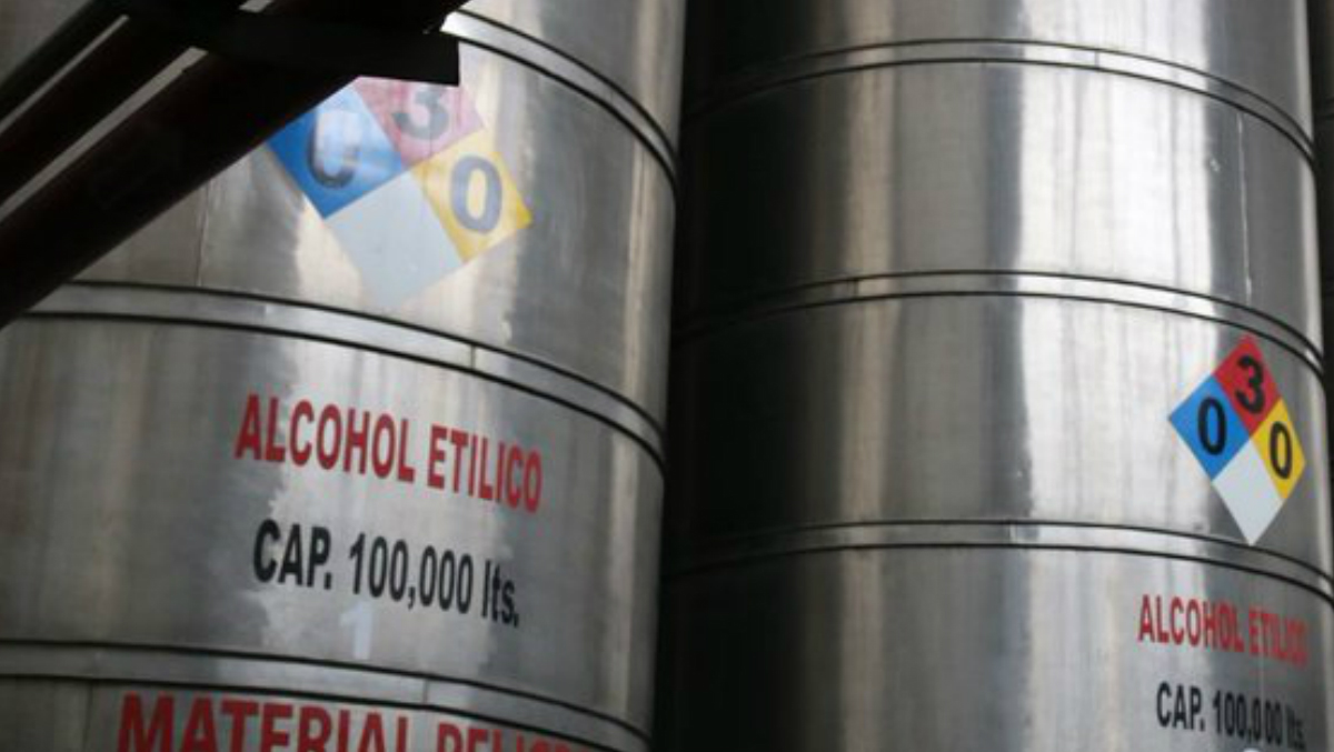 Decomisan casi 200 mil litros de tequila adulterado en Jalisco