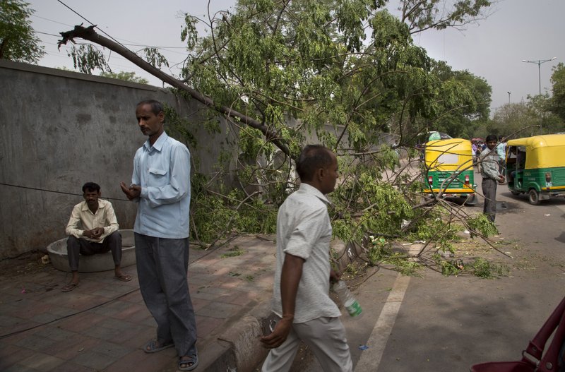 Tormentas dejan 86 muertos y más de 100 heridos en India - tormentas-india3