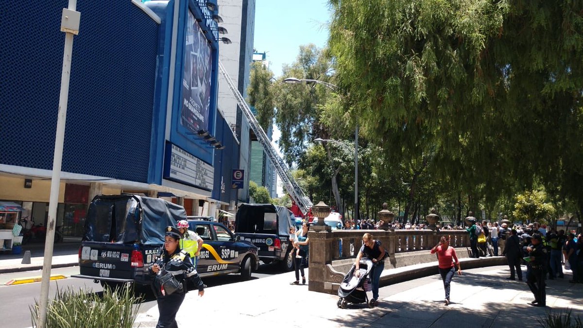 Rescatan a trabajadores suspendidos de andamios en Paseo de la Reforma - trabajadores-andamios-paseo-de-la-reforma-1