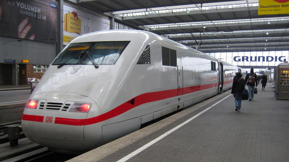 Multan a abuela por portar arma de fuego falsa en tren