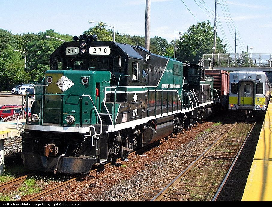 Hispanos demandan a empresa de trenes de NY por discriminación - tren