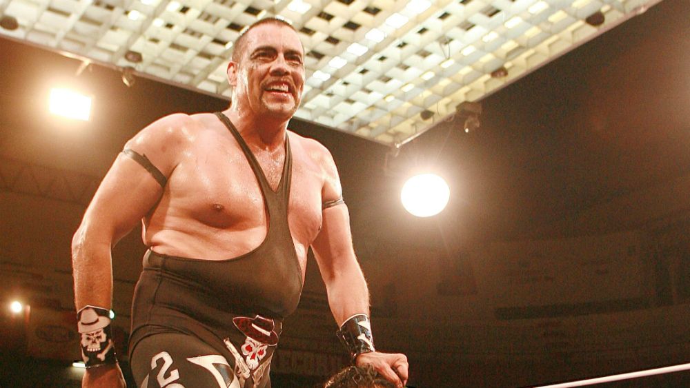 Muere el legendario luchador Universo 2000