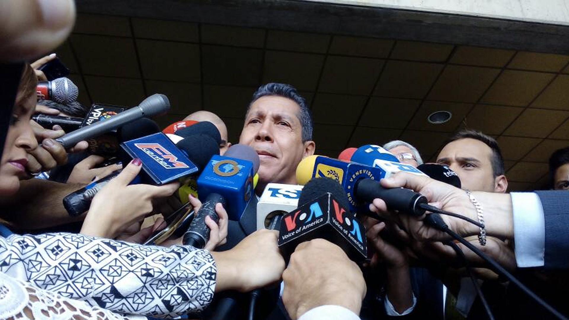 Opositor de Maduro pide impugnar elecciones en Venezuela