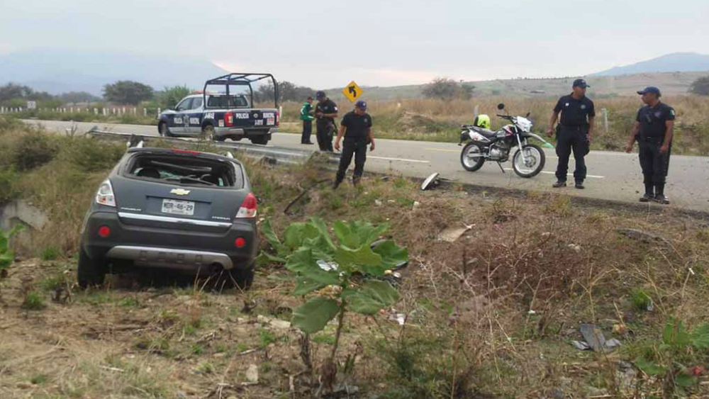 Volcadura en Oaxaca deja dos niños y dos adultos lesionados