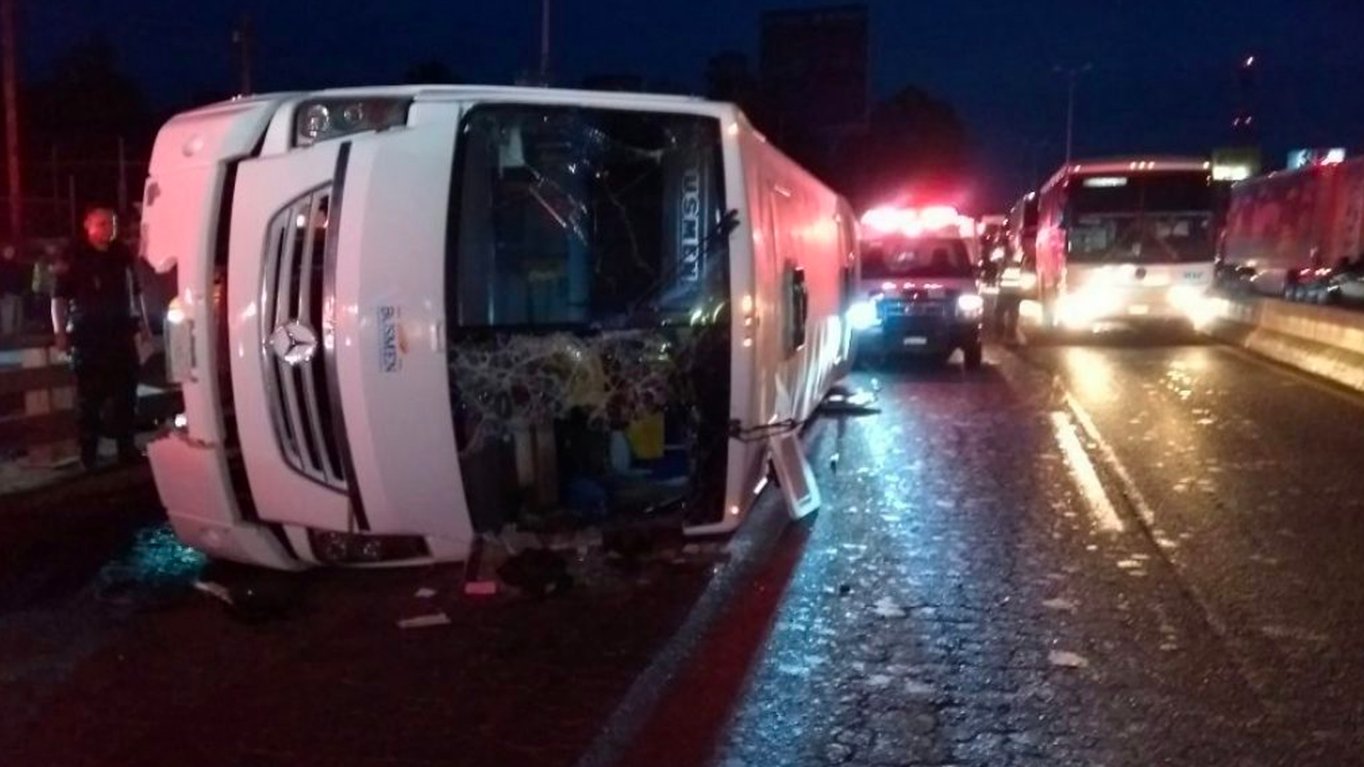 Volcadura en Zapopan deja 16 heridos